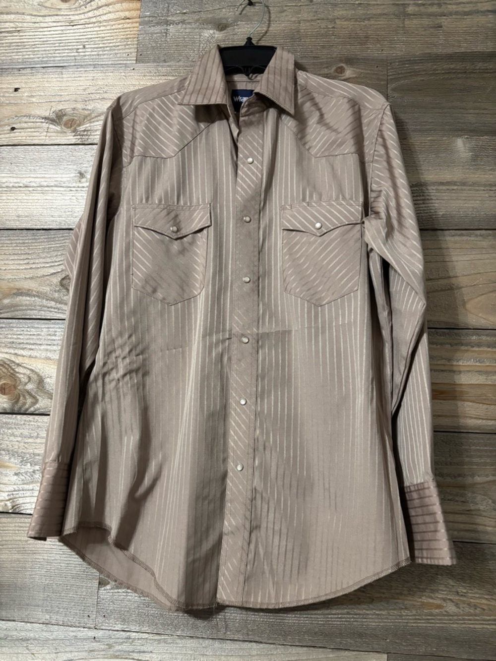 Wrangler men’s pearl snap shirt